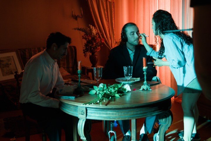 Scène de dîner jouée en atelier