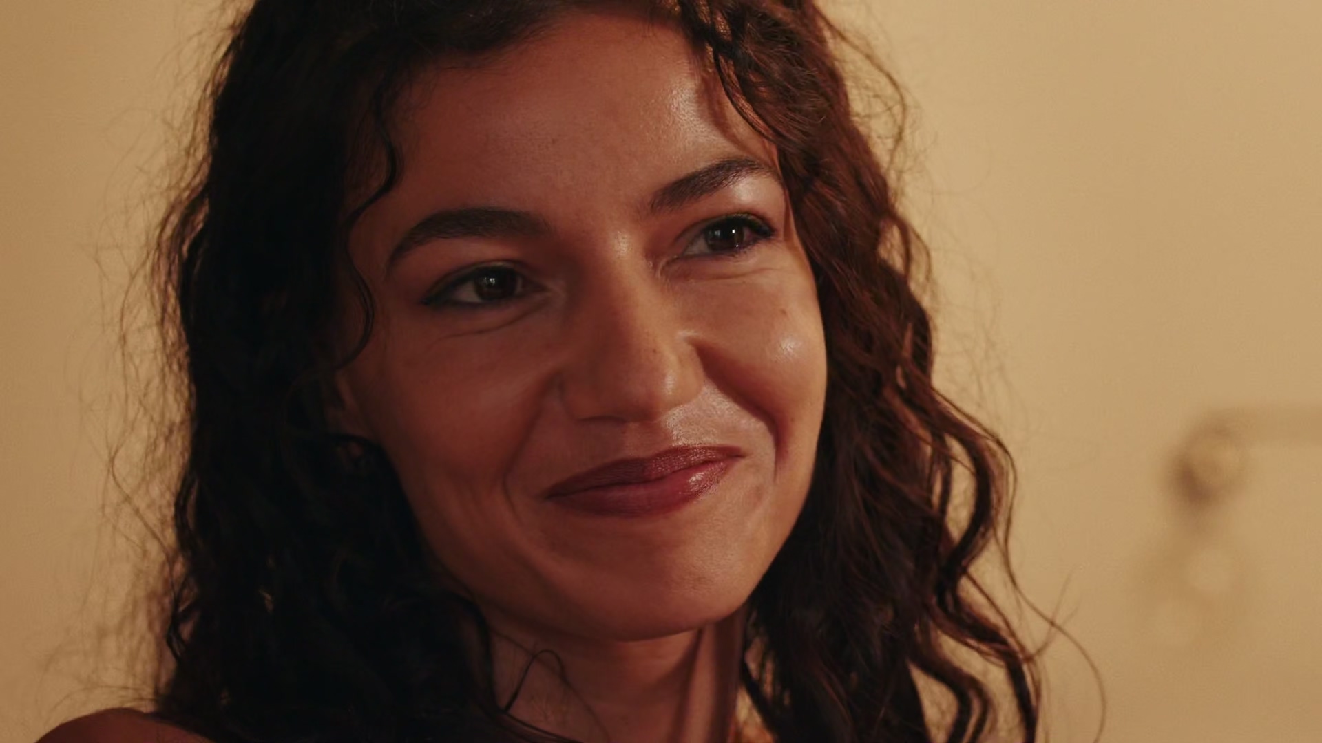 Image extraite du Film Démo "Carnal Knowledge", avec Anissia Hachemi et Gabriel Guichard, réalisé par David(s) Barrouk pour MAC Éclosion